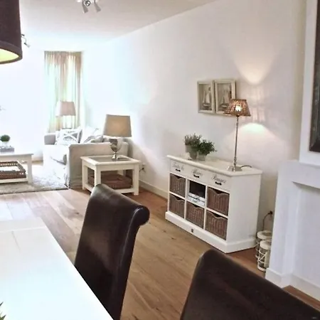 Stylish Canalhouse B *