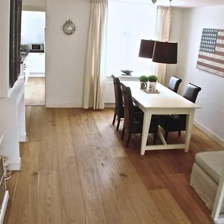 Stylish Canalhouse B *