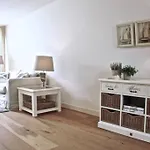 Stylish Canalhouse B