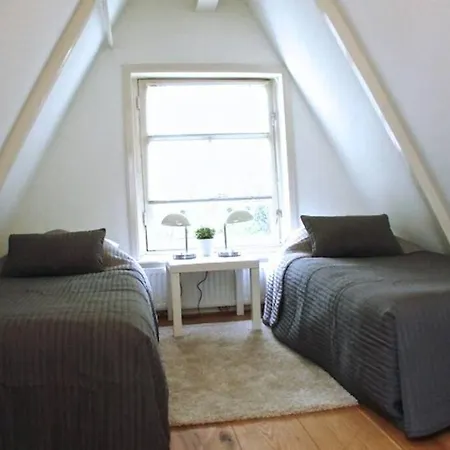 Stylish Canalhouse B *