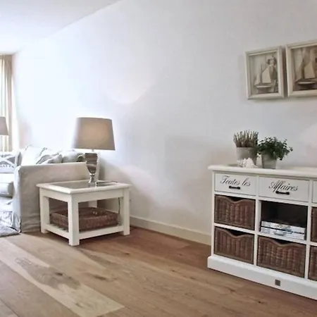 Stylish Canalhouse B