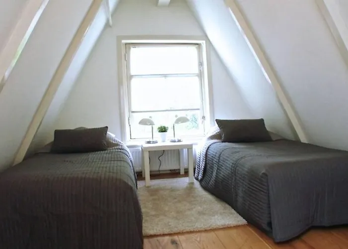 Stylish Canalhouse B *