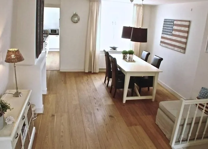 Stylish Canalhouse B *