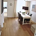 Stylish Canalhouse B *